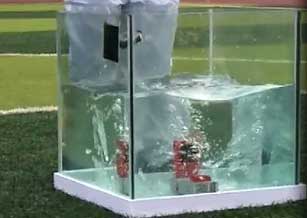 遇水破玻